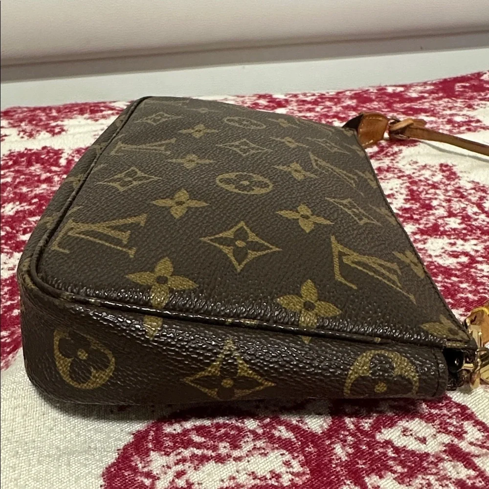 Louis Vuitton Monogram Pochette Accessories